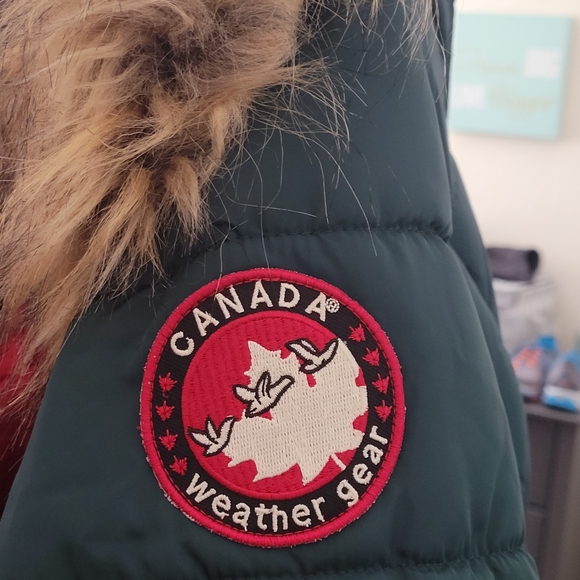 Canada Goose Dark Green Parka with Fur Hood. Smoke/pet free home. - Picture 3 of 3